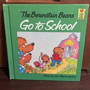 Vintage 1978 The Berenstain Bears Go to School - hardcover
